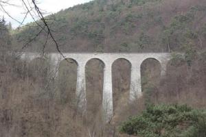 Nejvyšší kamenný viadukt v Čechách je na trati "sázavského pacifiku" u Žampachu