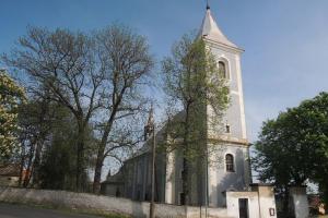 Kostel sv. Barbory v Ječovicích je dominantou obce