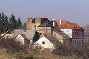 Tvrz Dobrš patřila rodu Koců do roku 1608