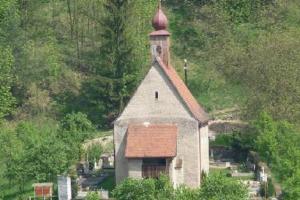 Kostel sv. Václava v Dolním Čepí se dochoval ve středověké podobě Kostel sv. Václava v Dolním Čepí se dochoval ve středověké podobě