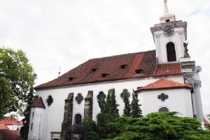 Kostel sv. Gotharda založil první český arcibiskup Arnošt z Pardubic