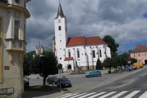 Kostel sv. Michaela je dominantou Pacova