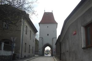 V Kouřimi se dochovala z bran jen Pražská brána
