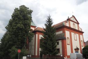 Kostel sv. Bartoloměje v Doksech skrývá sošku Černé Madony z Bezdězu