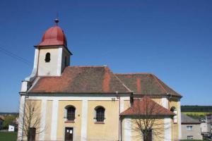 Kostel sv. Bartoloměje je dominantou obce Volduchy