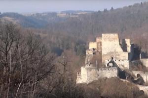 Hrad Cornštejn byl vybudován jako královská pevnost