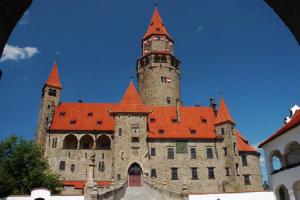 Hrad Bouzov je romantický skvost střední Moravy