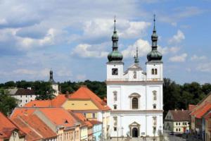 Kostel sv. Ignáce z Loyoly a sv. Františka Xaverského založil Přibík Jeníšek z Újezda