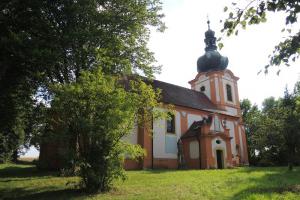 Kostel sv. Vavřince v Kožlanech je dominantou města