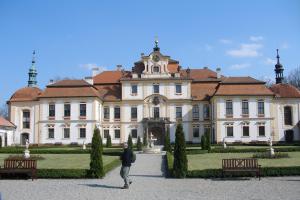 Zámek v Jemništi je významným dílem české vrcholně barokní architektury