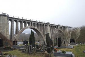 Stránovský viadukt je jeden z nejmohutnějších viaduktů v Čechách Stránovský viadukt je jeden z nejmohutnějších viaduktů v Čechách