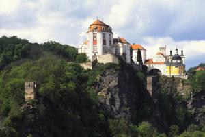 Přírodou Petra Nesvadby na zámku Vranov nad Dyjí Přírodou Petra Nesvadby na zámku Vranov nad Dyjí