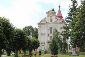 V Nové Cerekvi stojí kostel zasvěcený sv. Tomáši Becketovi