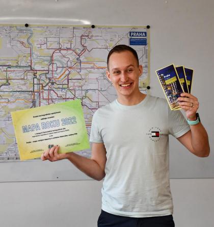 Všechny diplomy ze soutěže Mapa roku 2022 jsou již v rukách jejich autorů včetně mapy Prahy veřejné dopravy