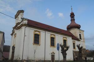 Kostel sv. Vavřince má románský původ