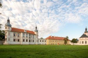 Začíná výstava Architektura ve službách republiky na zámku Krásné Březno