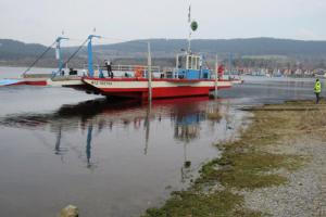 Od prvního dubna jezdí na Lipně přívozy, které vozí místní i turisty Od prvního dubna jezdí na Lipně přívozy, které vozí místní i turisty