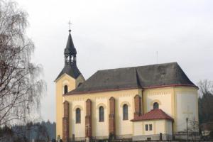Kostel sv. Bartoloměje v Batňovicích je dominantou obce