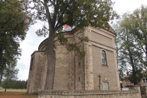 Kostel sv. Barbory v Otovicích patří do broumovské skupiny kostelů