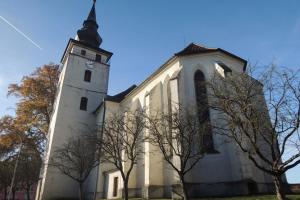 Hodiny ve věži kostela sv. Jana Křtitele vytvořil slavný mistr Hanuš Hodiny ve věži kostela sv. Jana Křtitele vytvořil slavný mistr Hanuš