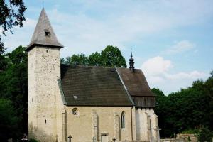 Kostel sv.Linharta v Lidéřovicích postavili pání z Landštejna Kostel sv.Linharta v Lidéřovicích postavili pání z Landštejna