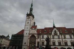 Olomoucká radnice dominuje Hornímu náměstí