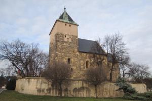 Nejznámější dominantou Prahy 14 je románský kostel sv.Bartoloměje Nejznámější dominantou Prahy 14 je románský kostel sv.Bartoloměje