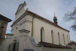 Kostel sv. Máří Magdaleny v Benátkách nad Jizerou byl postaven století ve stylu opožděné gotiky