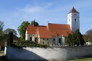 Kostel sv. Václava vytváří charakteristické panorama obce Velešín