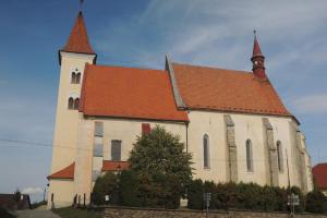 Kostel sv.Petra a Pavla v Načeradci má románské jádro Kostel sv.Petra a Pavla v Načeradci má románské jádro