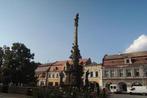 Mariánský sloup v Jaroměři je dílem Matyáše Bernarda Brauna a jeho dílny