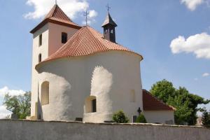 Kostel sv.Václava v Libouni je románská rotunda