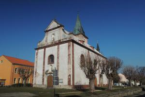 Kostel sv. Václava ve Stráži u Tachova je románského původu