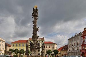 Sloup Nejsvětější Trojice v Duchcově nechali postavit Valdštejnové Sloup Nejsvětější Trojice v Duchcově nechali postavit Valdštejnové