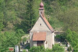 Kostel sv. Václava v Dolním Čepí se dochoval ve středověké podobě Kostel sv. Václava v Dolním Čepí se dochoval ve středověké podobě