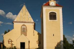 Kostel sv.Mikuláše Benešově zdobí sochy Matyáše Bernarda Brauna Kostel sv.Mikuláše Benešově zdobí sochy Matyáše Bernarda Brauna