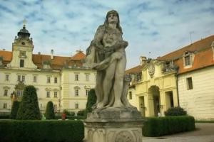 Zámek Valtice zve na výstavu KŘIŽÁCI – křížové výpravy v 11.–13. století