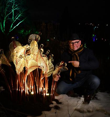 Křišťálová zahrada v Botanické zahradě  v Praze v Troji je čtyři dny v týdnu rozsvícená sklářskými díly Jiřího Pačínka