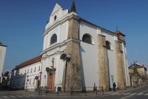 Kostel s klášterem františkánů v Turnově byl postaven na náklad Maxmiliána z Valdštejna Kostel s klášterem františkánů v Turnově byl postaven na náklad Maxmiliána z Valdštejna