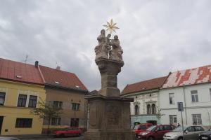 Sousoší sv. Rodiny v Českém Brodu je dílem sochaře J. J. Šlanzovského