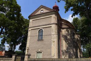 Kostel sv. Barbory v Otovicích patří do broumovské skupiny kostelů