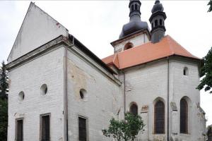 Kostel sv.Petra a Pavla v Kralovicích skrývá hrobku rodu Gryspeků