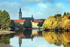 Výstava v prostorách sladovny Kláštera premonstrátů v Teplé
