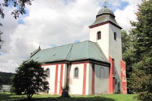 Kostel sv. Víta se dochoval z bývalého městečka Zahrádky