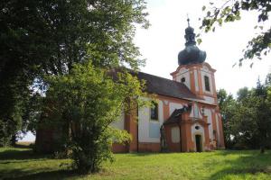 Kostel sv. Vavřince v Kožlanech je dominantou města