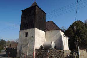 Kostel sv. Václava v Dobřeni zdobí renesanční figurální náhrobky Kostel sv. Václava v Dobřeni zdobí renesanční figurální náhrobky