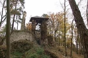 Zřícenina hradu Zlenice je významnou ukázkou naší hradní architektury