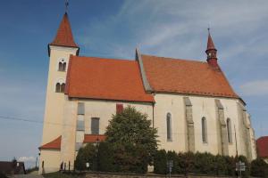 Kostel sv.Petra a Pavla v Načeradci má románské jádro