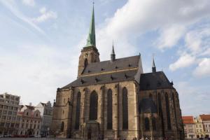 Kostel sv. Bartoloměje v Plzni má nejvyšší věž v Čechách