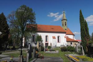 Kostel sv.Jana Křtitele je místem posledního odpočinku Jakuba Hollara z Práchně